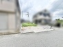 周囲の街並みと調和する、落ち着いた佇まいの中で穏やかな暮らしを育むことができる敷地です。