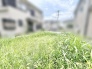 周囲の落ち着いた環境に溶け込み、自由な発想で理想の暮らしを描ける広々とした敷地です。