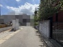 空が広く感じられる、落ち着いた住宅街の静かな日常が流れる場所です。