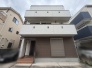 築10年、屋上付きの中古戸建です。