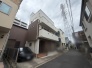 南向きに開口部を設けた設計の家、明るさ重視のプランです。
