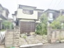 閑静な住宅街に佇む、日々の暮らしに穏やかな落ち着きと安らぎをもたらしてくれる住まいです。