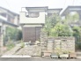 穏やかな街並みに溶け込み、日々の暮らしに心地よい落ち着きをもたらしてくれる住まいです。