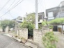 緑豊かな植栽が街並みに溶け込み、穏やかな時間が流れる落ち着いた住環境です。