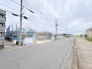 落ち着いた環境に位置する、日々の暮らしにゆとりを感じさせる穏やかな住まい環境です。