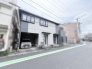 洗練されたコントラストの外観が、落ち着いた街並みに心地よく調和する佇まいです。