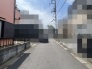 落ち着いた雰囲気が漂う、住環境としての穏やかな日常を感じさせる街並みです。