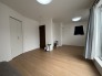 将来的には間仕切りして２部屋に変更可能な洋間。成長に合わせた間取り変更が可能なタイプ。
