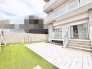 室内から外へと視界が伸びる、開放的で心落ち着くプライベートな空間が日々の暮らしにゆとりを添えます。