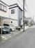 落ち着いた色合いの外壁が調和する、洗練された佇まいが街並みに溶け込む美しい外観。