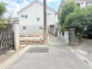 閑静な住宅街の一角にあり、日々の暮らしに静かな安らぎをもたらす落ち着いた住環境が整っています。