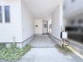 すっきりと整った佇まいが、日々の暮らしに穏やかな心地よさを運んでくれるような空間です。