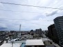 空が広く見渡せる開放的な眺望が、日々の暮らしに心地よいゆとりと落ち着きをもたらします。