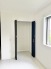 白を基調とした室内は、黒い建具がアクセントとなり、すっきりと洗練された静かな落ち着きを感じさせます。
