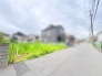 閑静な住宅街の一角にあり、日々の暮らしに寄り添う穏やかな時間が流れる落ち着いた環境です。
