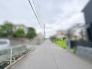 静かな時間が流れる落ち着いた住環境で、日々の暮らしに穏やかな安らぎを感じさせてくれる場所です。