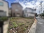 落ち着いた住宅街に位置し、これからの暮らしを自由に描ける広がりを感じさせる土地です。