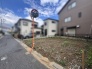 落ち着いた住宅街の一角にあり、新たな暮らしを自由に描き出せるゆとりある敷地です。