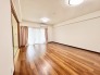 木目の風合いが心地よく、日々の暮らしに穏やかな安らぎをもたらしてくれる住空間です。