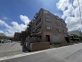 落ち着いた色調の外観が、穏やかで静かな暮らしの時間を予感させる住まいです。