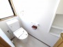 清潔感のある白を基調とした空間が、日々の暮らしに静かな安らぎと整った心地よさをもたらします。
