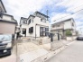 街並みに調和する洗練されたフォルムが、住まう方の日常を穏やかに彩る佇まいです。