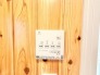 自然素材の温もりが心地よく、日々の暮らしに安らぎのひとときを添えてくれる空間です。