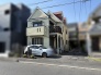 街並みに穏やかに溶け込みながら、日々の暮らしに安らぎと個性を添える落ち着いた佇まいの住まい。