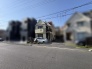閑静な住宅街に佇む、どこか懐かしさを感じさせる温かみのある外観が印象的な住まいです。