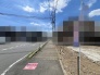 空が広く見渡せる開放的な環境で、穏やかな時間が流れる落ち着いた街並みです。