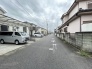 落ち着いた住宅街に佇む、ゆったりとした時間の流れる穏やかな前面道路