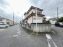 閑静な住宅街に佇む落ち着いた雰囲気が漂う住まいです