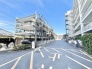 ゆとりある敷地内に整然と区画された、日々の暮らしを支える機能的なスペースです。