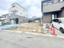 周辺環境と調和する整えられた敷地から新しい暮らしの構想が広がります