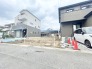 周辺環境と調和しながら穏やかな空気が流れる住まいのための敷地です。