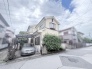 閑静な街並みに調和する穏やかな佇まいで、日々の暮らしに心地よい落ち着きをもたらしてくれます。