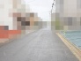 周囲の環境に静かに馴染む、ゆとりある道路幅が日々の暮らしに落ち着きをもたらします。