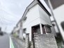 街並みに穏やかに溶け込み、日常に静かな安らぎをもたらしてくれる佇まいが魅力です。