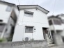 穏やかな住宅街に溶け込む、落ち着いた佇まいが日々の暮らしを優しく受け止めてくれます。