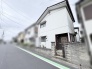 街並みに静かに溶け込む、落ち着いた佇まいが日々の暮らしに安らぎを感じさせてくれる住まいです。