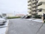 日々の暮らしを足元から支える、整理されたゆとりのある駐車スペースが確保されています。