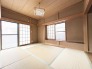 伝統的な素材使いが織りなす、心安らぐ和の趣に満ちた空間。