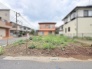 穏やかな空気が流れる落ち着いた住環境に寄り添う開放的な敷地です
