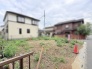 周囲の穏やかな街並みに溶け込む、ゆとりある開放感に満ちた心地よい敷地です。