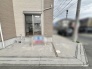 すっきりと整えられたアプローチが日常の動線を心地よく整えてくれます
