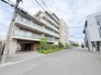 すっきりと整った佇まいが街並みに溶け込む心地よいロケーション