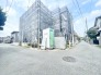 着々と形作られていく新しい住まいが、穏やかな街並みに溶け込んでいく風景です。