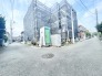 静かな住宅街に佇む穏やかな街並みと、これから形作られる新しい暮らしへの期待感が高まる現地。