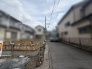 澄みわたる青空の下で新しい暮らしの形を描き出す、静かで穏やかな時間が流れる住環境です。