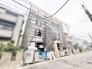 丁寧な施工が進められる中で、新しい暮らしへの期待が高まる穏やかな佇まいです。